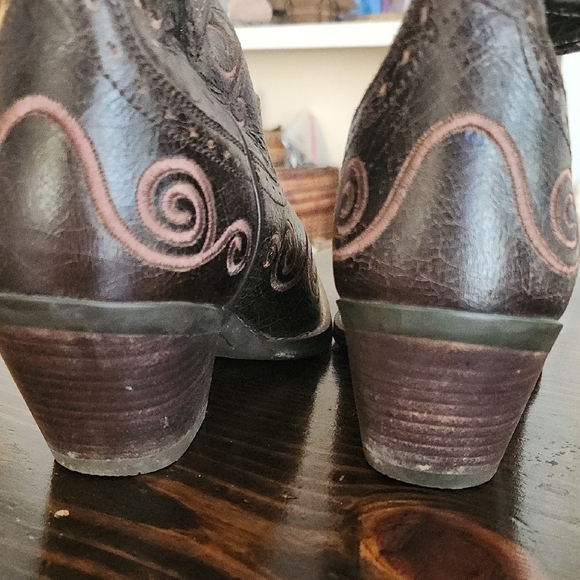 Ariat Brown Textured Boots - Picture 5 of 8